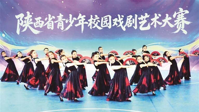 校园艺术大赛展青春风采