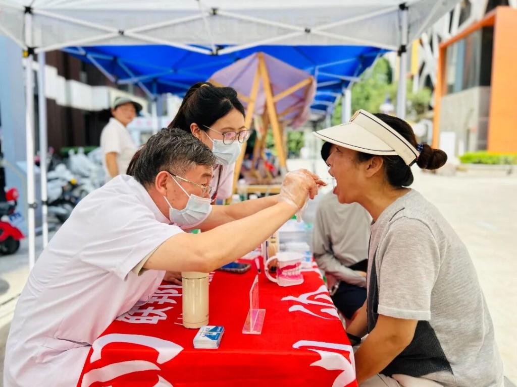 银龄集市进社区 科技赋能让养更贴心