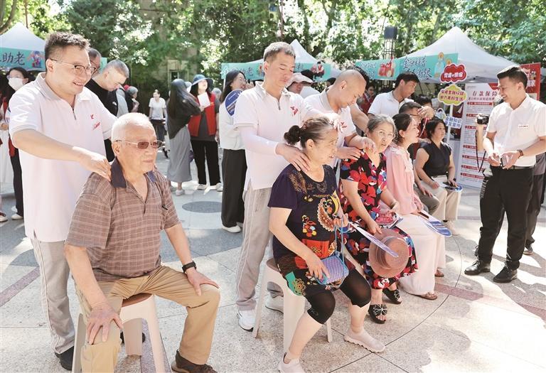 志愿服务市集进社区
提升居民幸福感