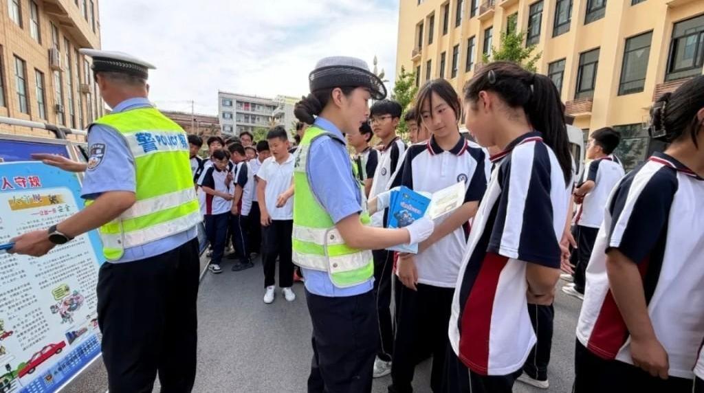 永寿公安交警进校园开展暑期交通安全宣传