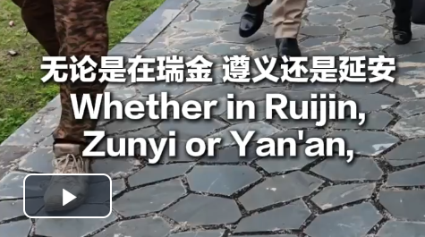 “这里的人民热情好客！” 外国军官与中国民众热情互动