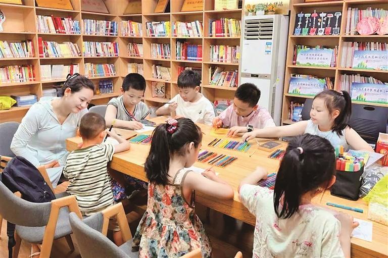 社区公益课堂
点亮缤纷假期