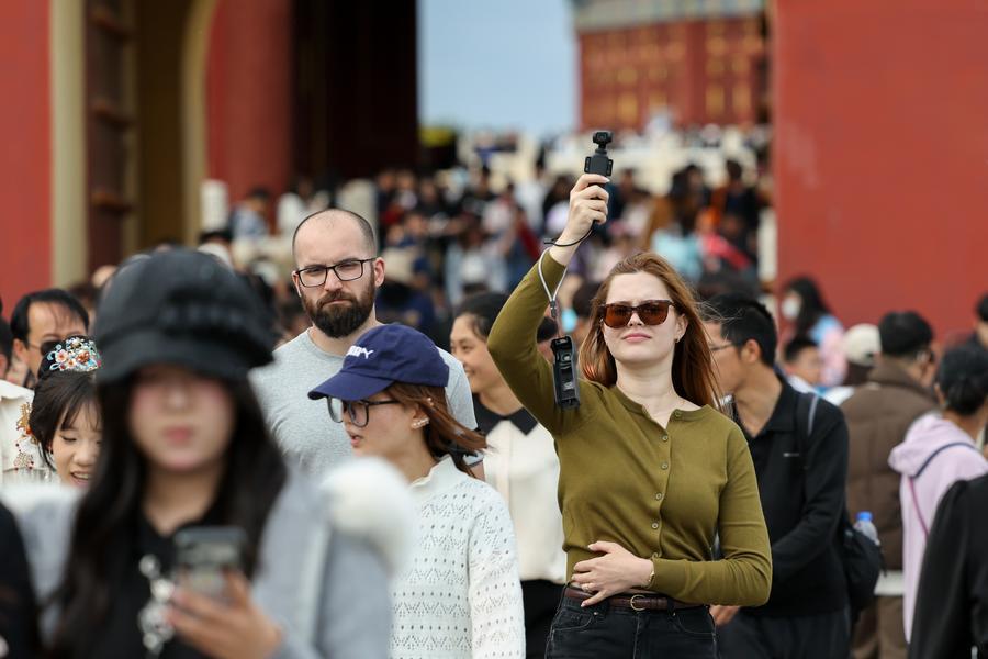 China handles 369m cross-border trips in H1 2026