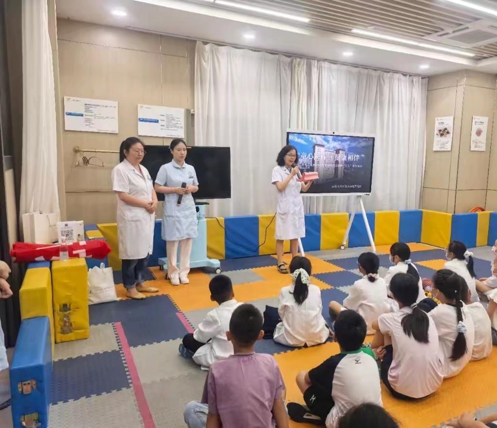 趣味课堂普及垃圾分类 青少年化身环保小卫士