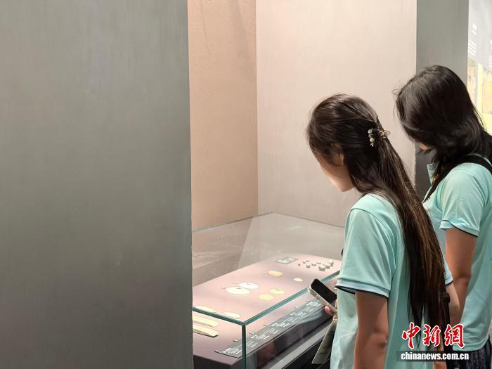 美国华裔青少年巴蜀行：一日之间，穿越三千年与亿万载