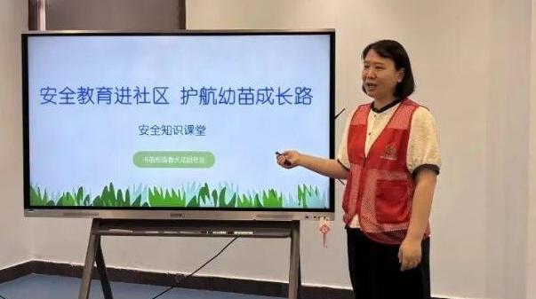 当“科学小巴士”开进社区：一堂让娃尖叫的暑期实践课开始了
