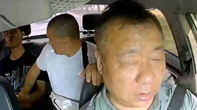 少年昏迷抽搐 的哥紧急送医
