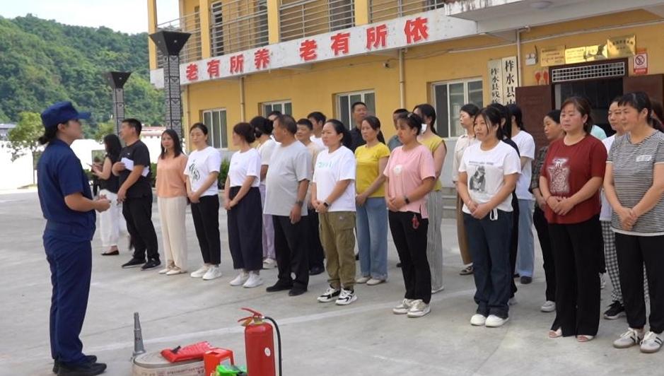 柞水县消防救援大队深入辖区养老机构开展消防安全培训与实战演练