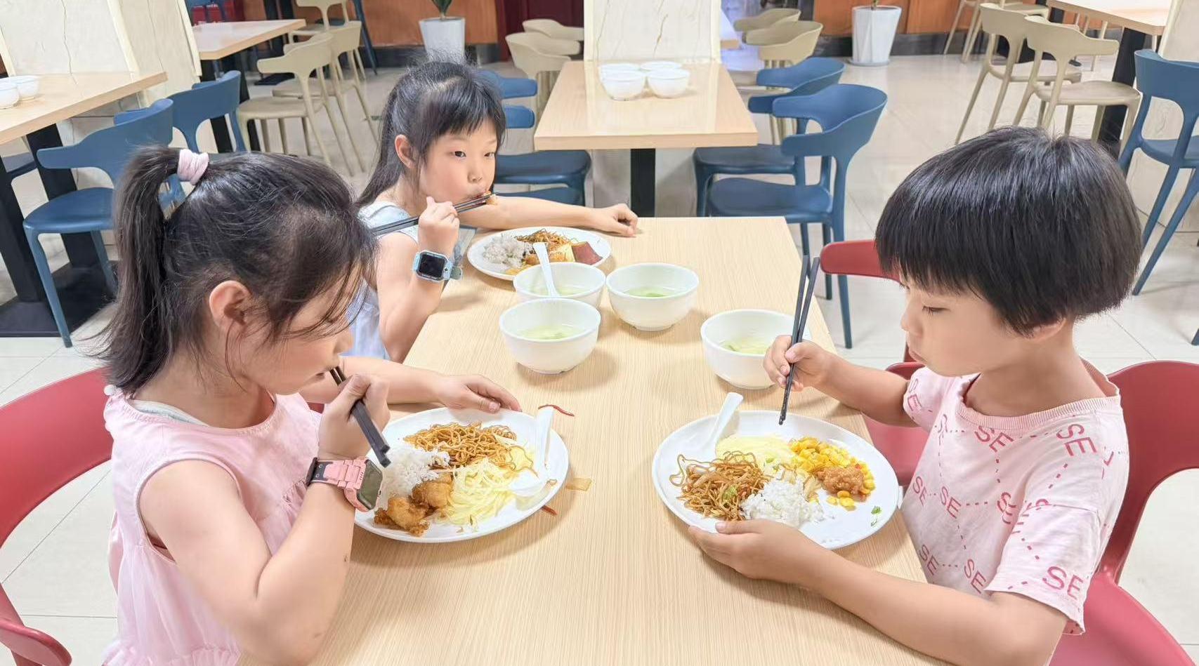 从“后顾之忧”到“暖心后援”&nbsp; &nbsp;金石托管班里的夏日新图景