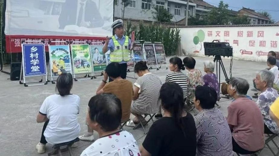 光影传平安 宣教润民心！武功公安交管大队进村开展交通安全宣讲
