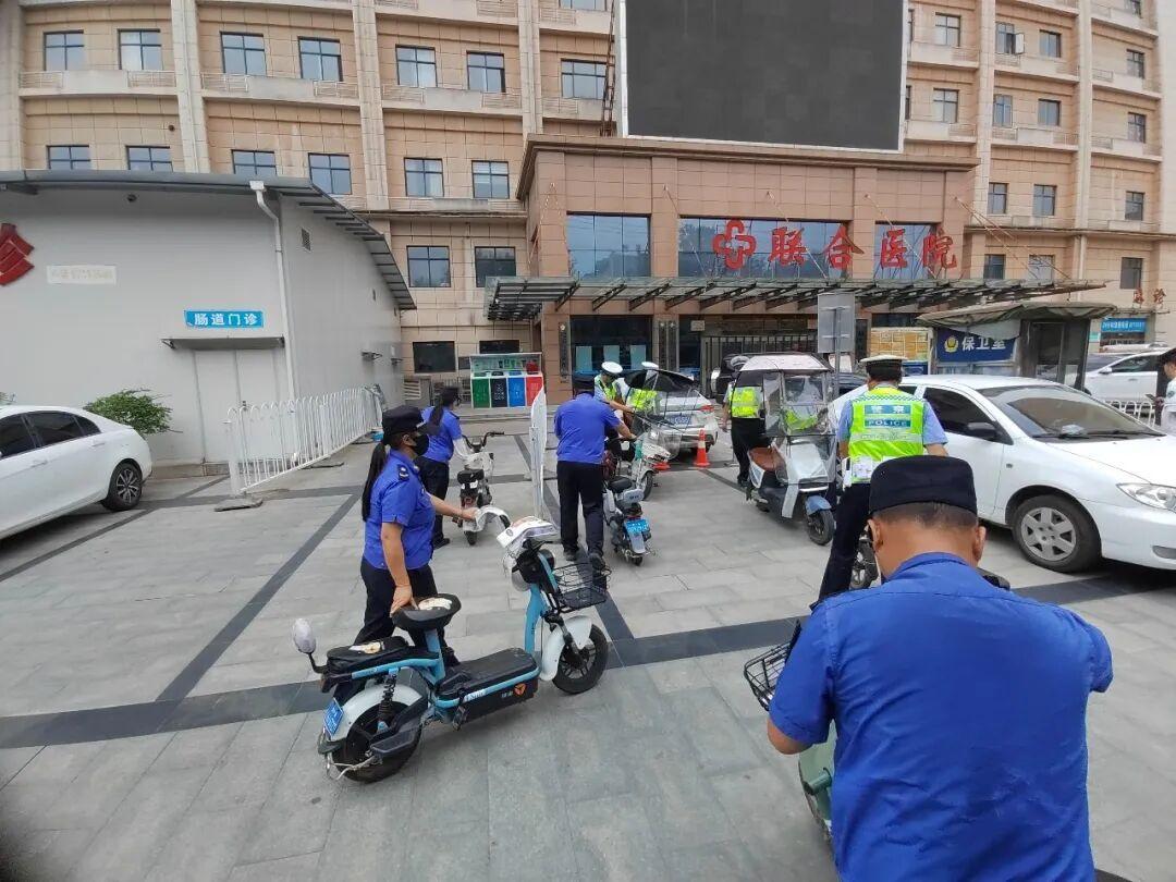 周至多部门联合整治医院周边交通乱象