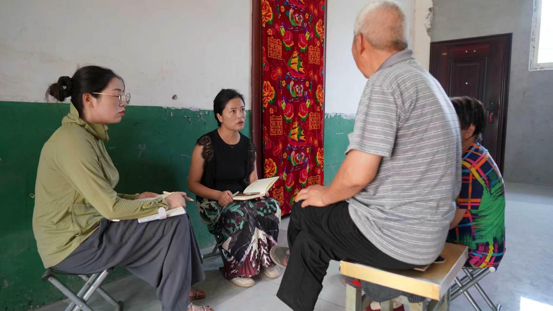 脚步丈量民情 政策温暖民心