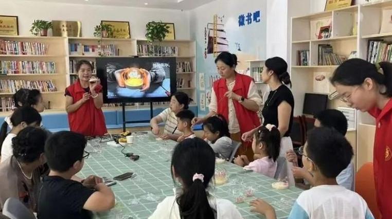 共制花艺玻璃灯 解锁亲子暑期乐趣