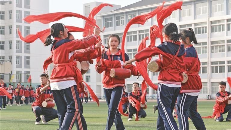 “培养德智体美劳全面发展的社会主义建设者和接班人”