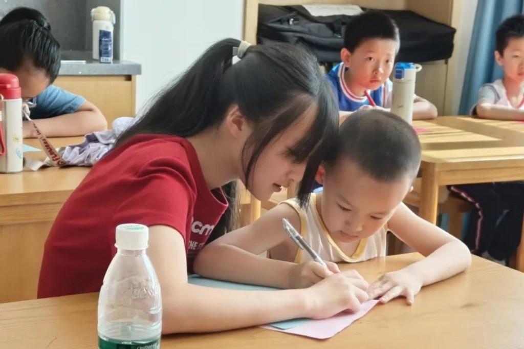安全科普融合植物手绘 丰富青少年暑期生活