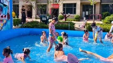 缤纷泡泡盛夏趣 清凉相伴暖人心