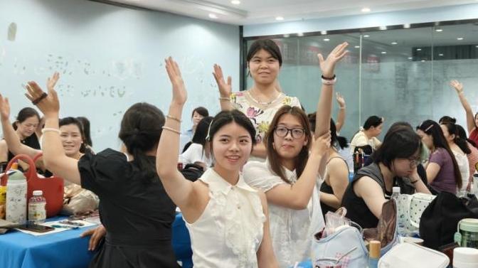 走出化妆台，在城市遇见另一个自己