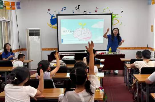社区科普课堂带孩子玩转物理化学