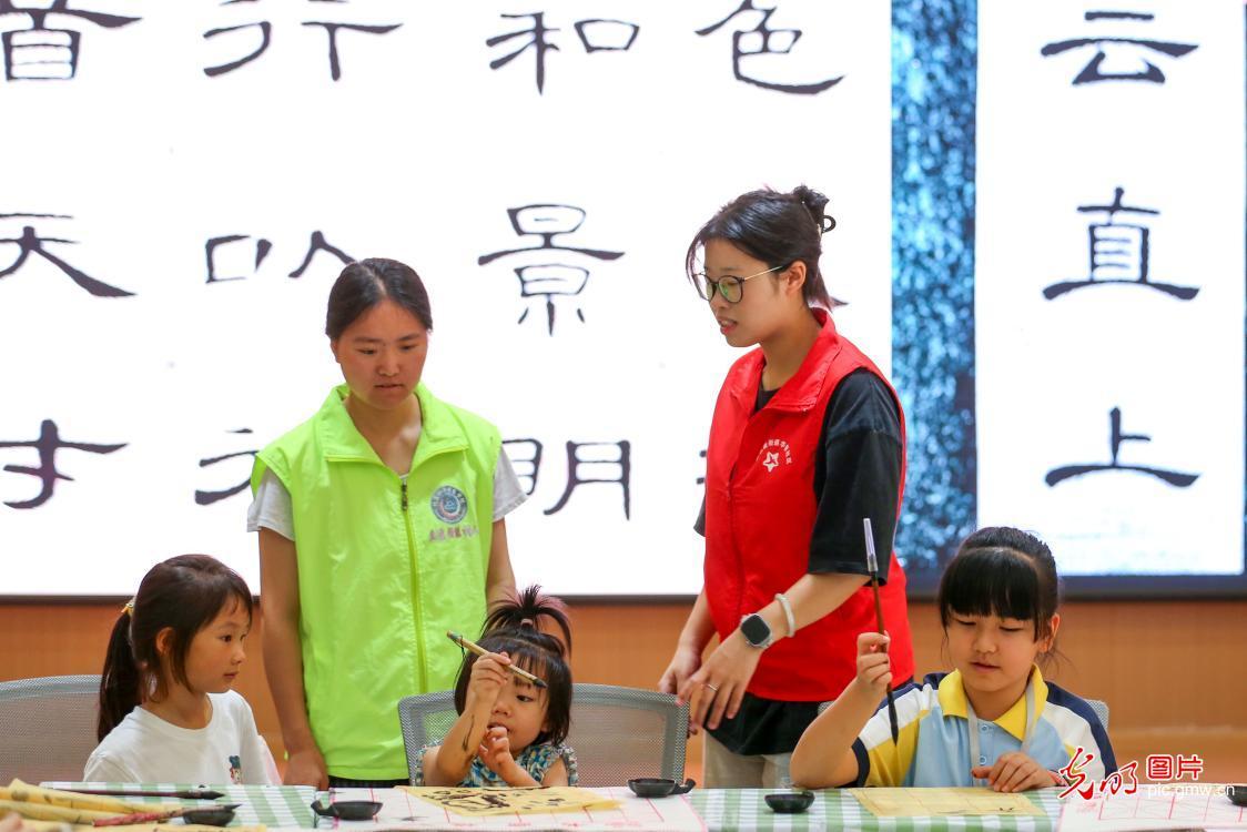 以青春之我赴暑期之约 陪伴少年儿童快乐成长