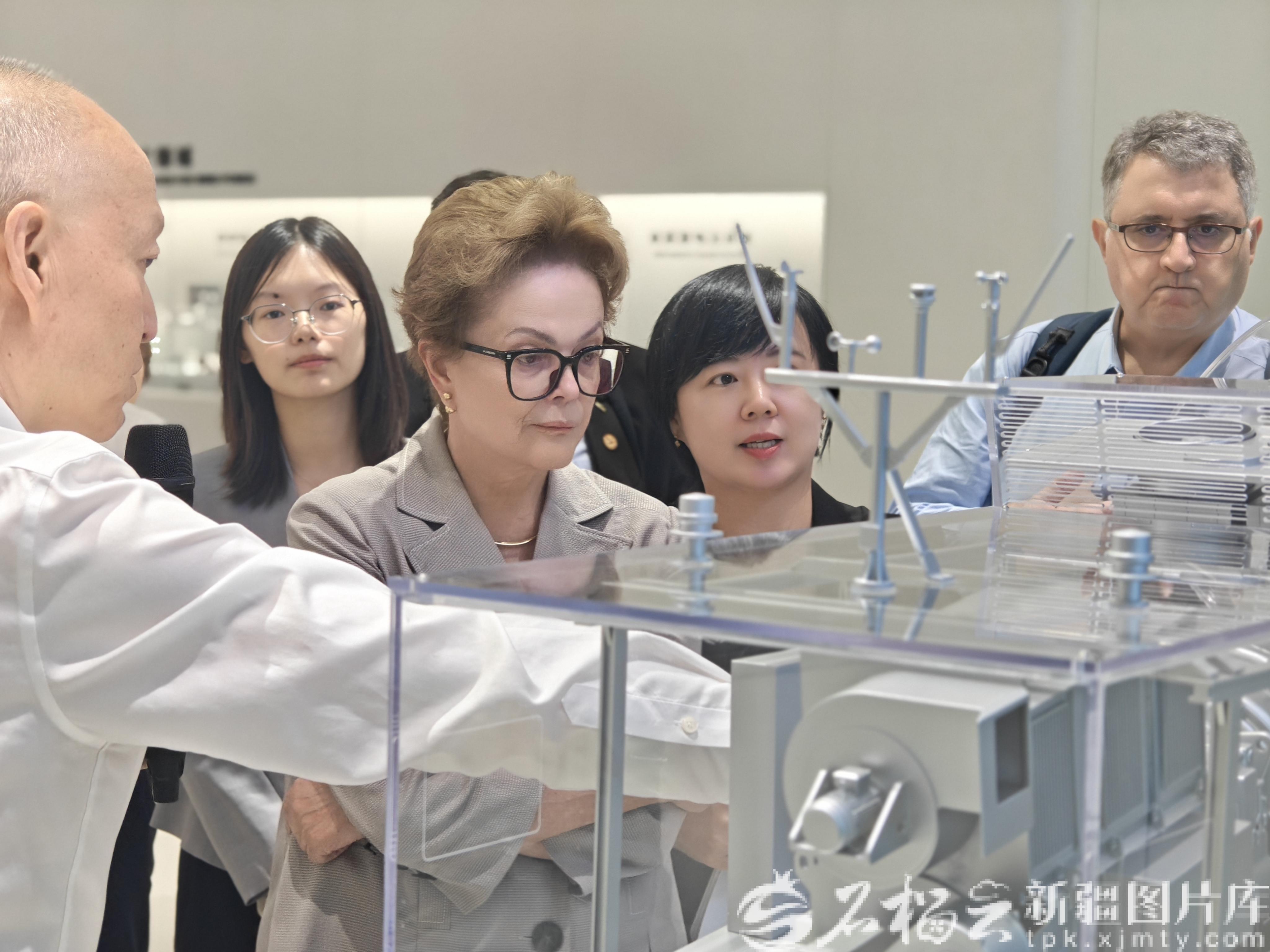 外眼看新疆｜“新疆很大，充满机遇”——新开发银行行长迪尔玛·罗塞芙一行来新疆参访