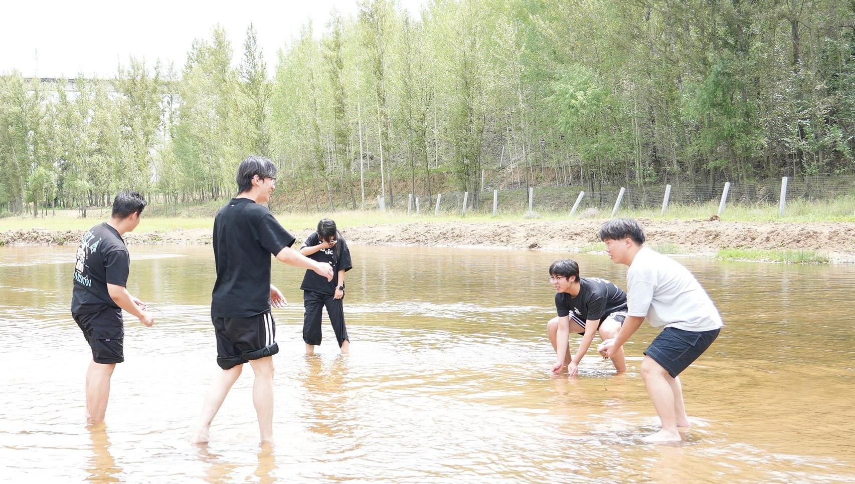 靖边人的“阿勒泰”：黑河浅滩露营，治愈所有不开心