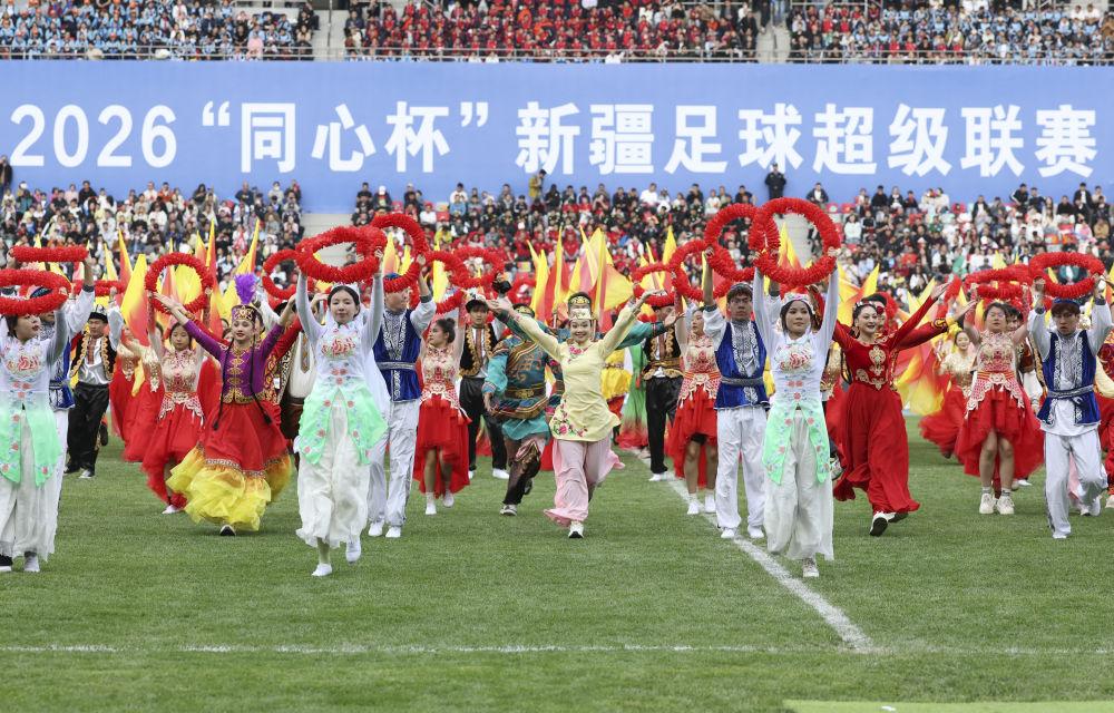绿茵“织网”，足球串起新疆城乡新活力