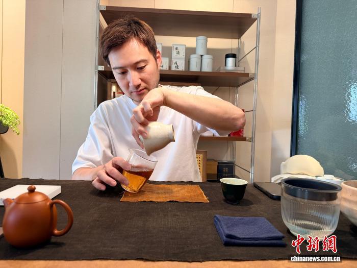 台青武汉开新式茶馆：品茗分享促交融