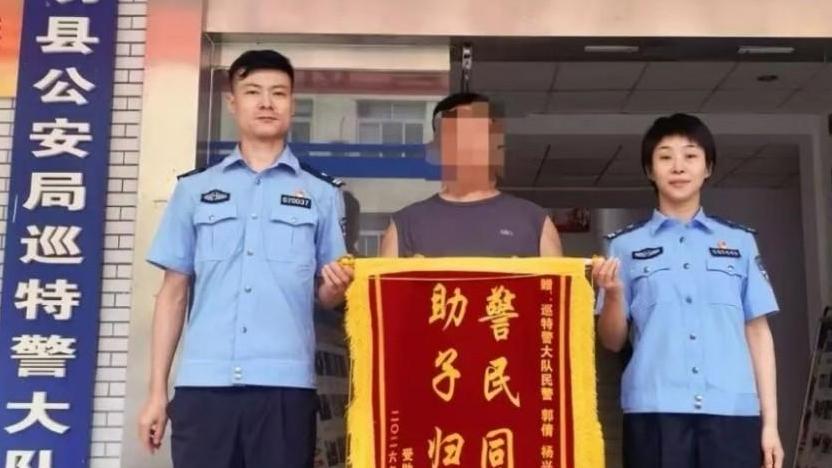 武功公安深夜寻回出走少年暖心救助护团圆