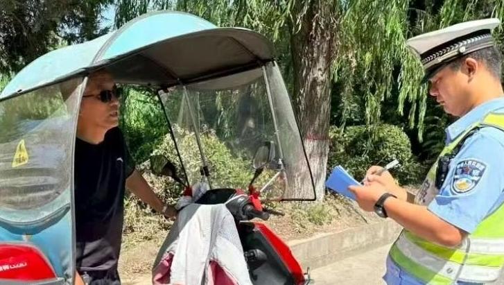 武功交警全面开展城区电动自行车交通违法专项整治