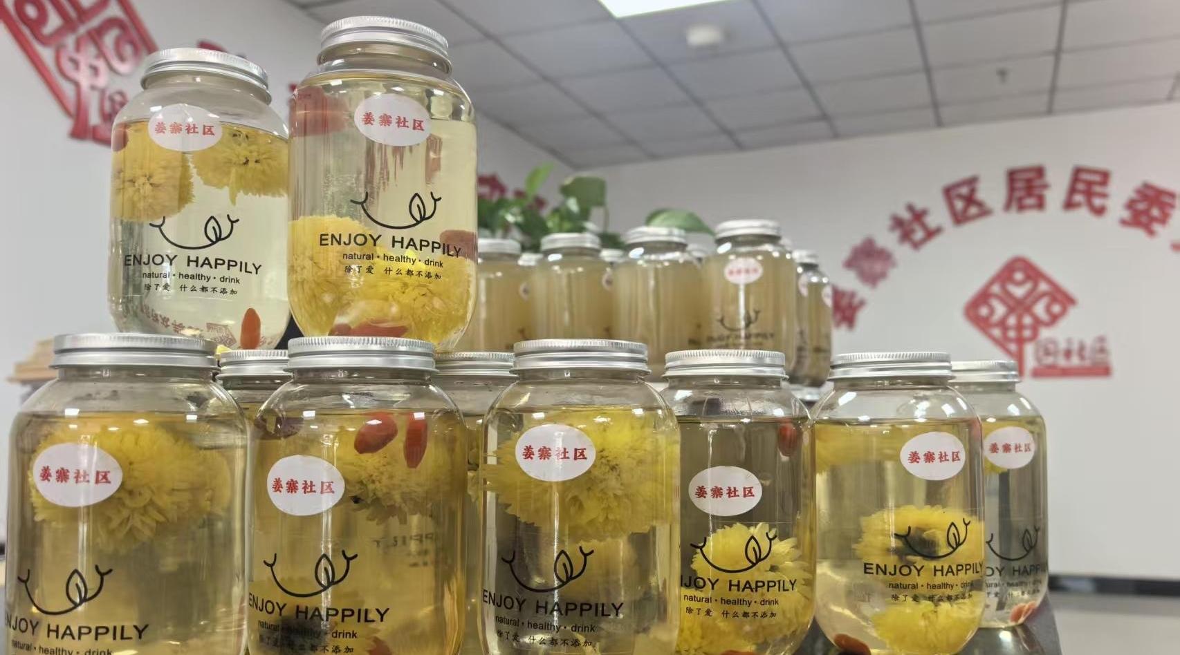 姜寨社区夏日送清凉 致敬高温下最美坚守者