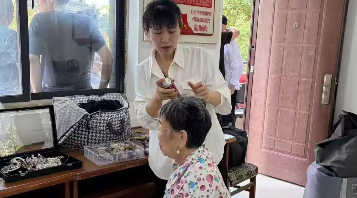 情暖八一致敬戎光！长延堡街道多社区系列双拥活动暖心献礼建军99周年