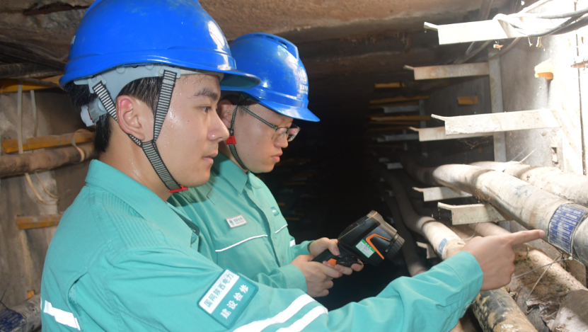钻地沟战高温 守护城市地下电力生命线