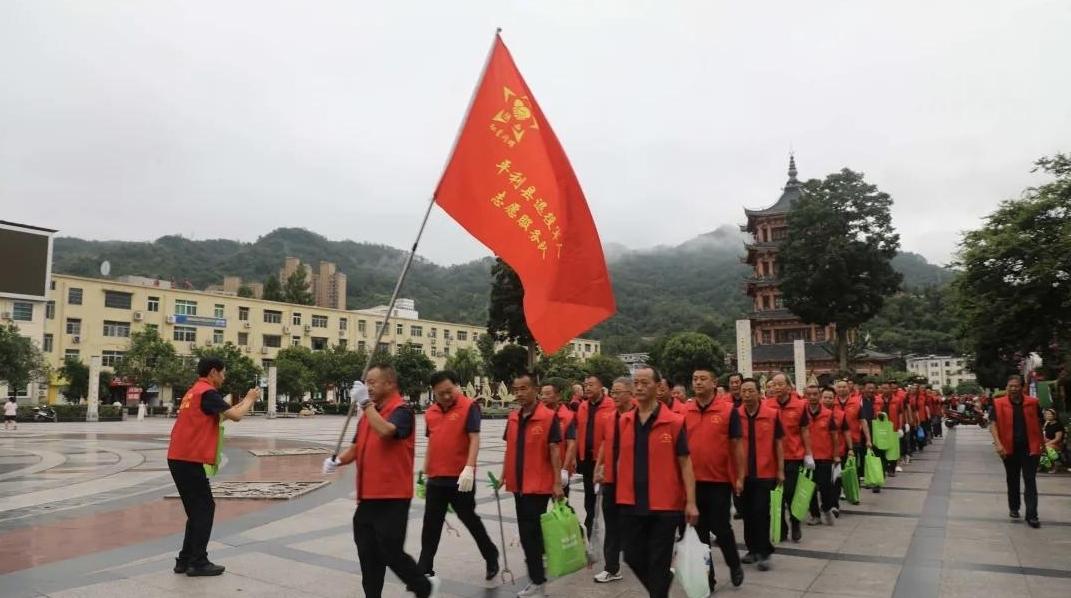 一枚烟头一份责任，老兵以创新志愿服务擦亮城市文明底色