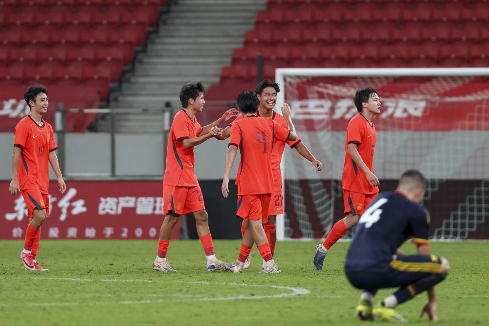 中国U17男足3:2“绝杀”阿森纳U17男足