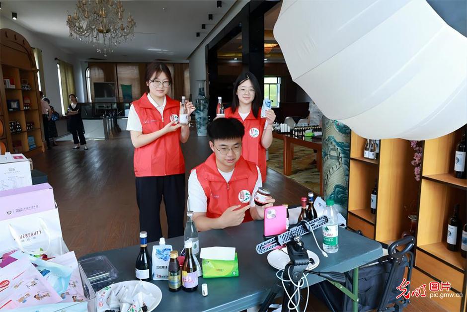青年学子在一线：锤炼专业本领，服务地方发展